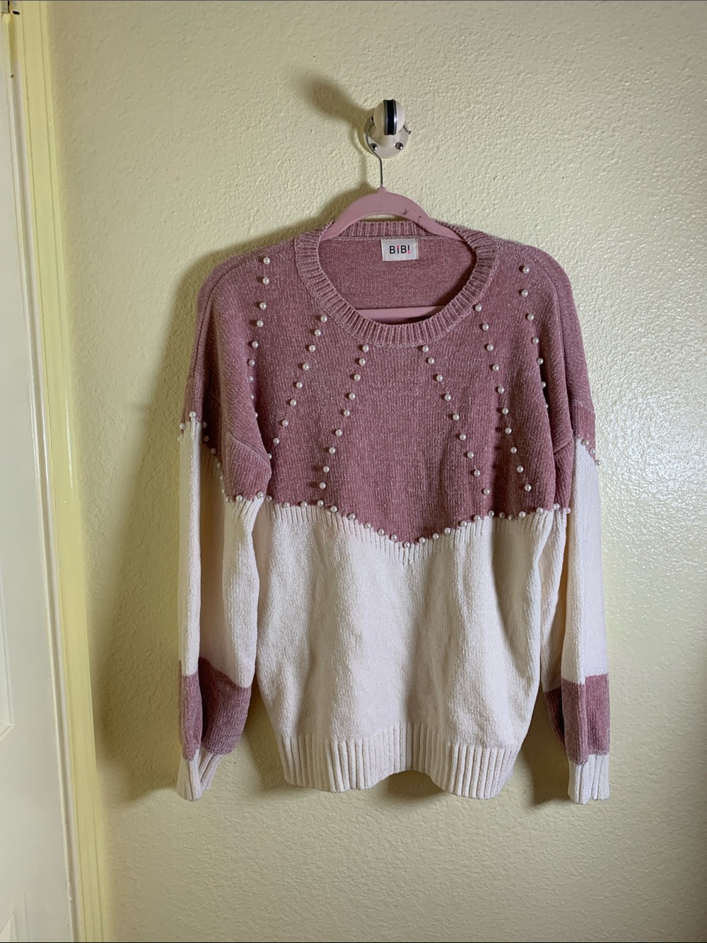 NWOT BiBi Mauve and Cream Pearl-Accent Crewneck Sweater, Size M